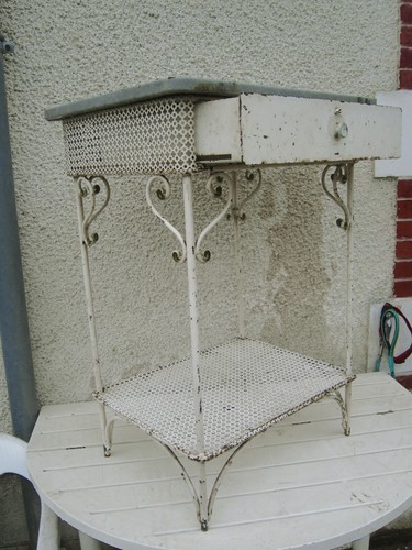 Beau meuble métal perforé - meuble,